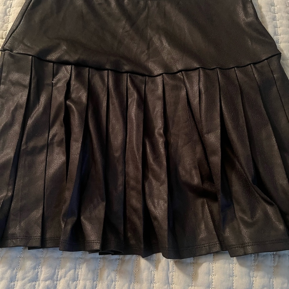 GAP Shiny Black Pleated Skirt